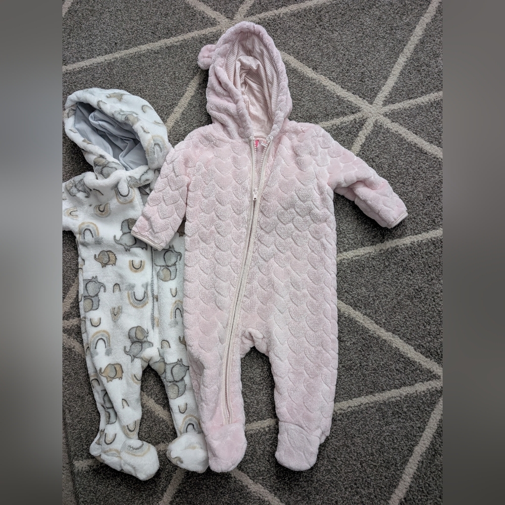 Bundle Baby Girls Fleece Footed Pajamas And Swaddle - Picture 4 of 7